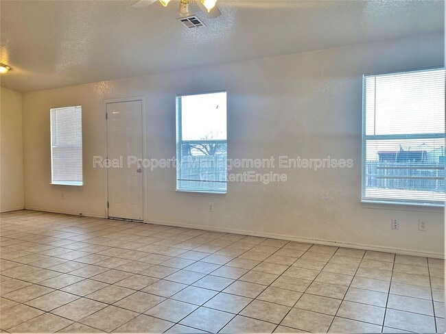 Photo - 916 Hyacinth Hollow Dr