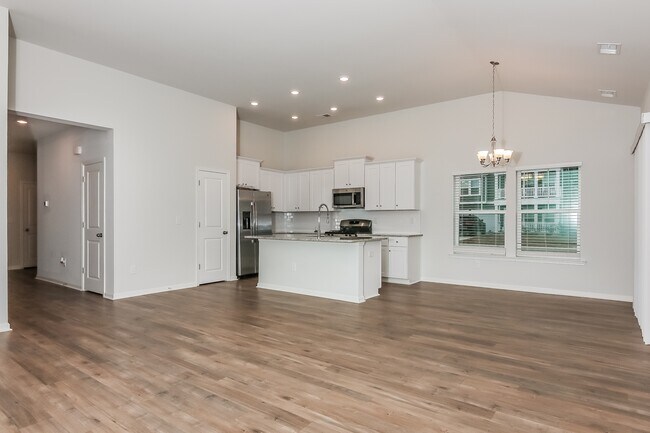 Photo - 476 Craigflower Ct