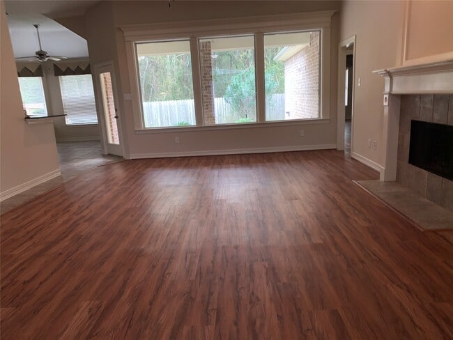 Photo - 1990 St Edmunds Crossing