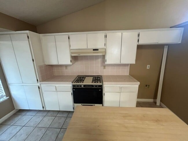 Photo - 3 bedroom 2 bathroom in Desirable SW Visalia!