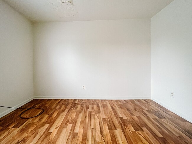 Photo - 114 E 8th St Unit Apt 3