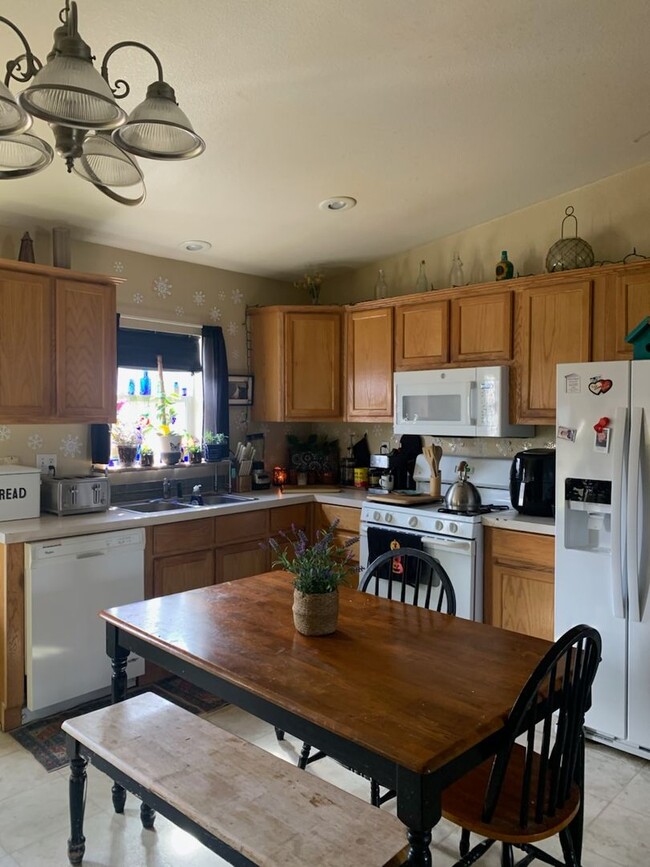 Cute 3 Bedroom Home in Milliken - Cute 3 Bedroom Home in Milliken