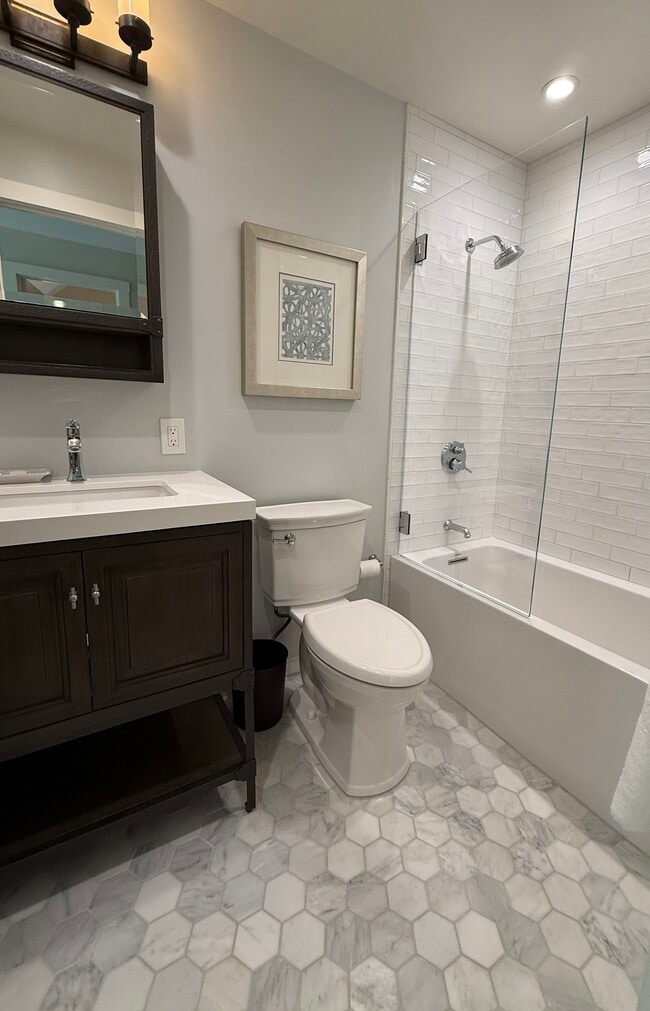 Building Photo - 6484 Heather St