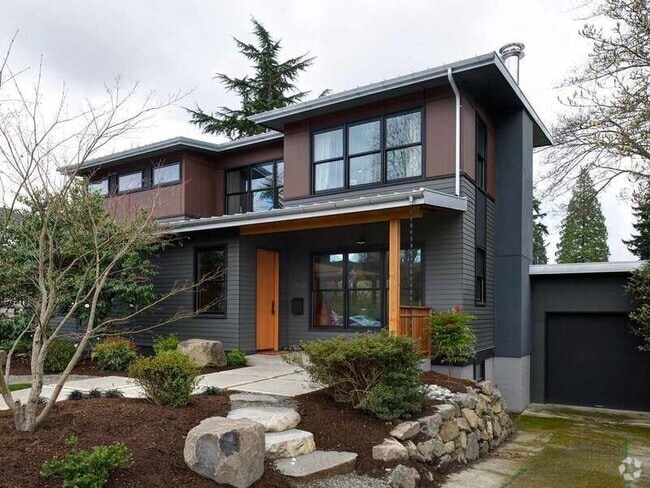 Building Photo - 5707 NE 56th St Rental