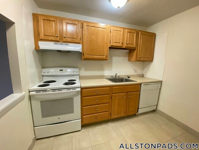 Building Photo - 84 Gardner St Rental