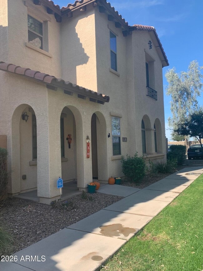 Building Photo - 3457 S Swan Dr