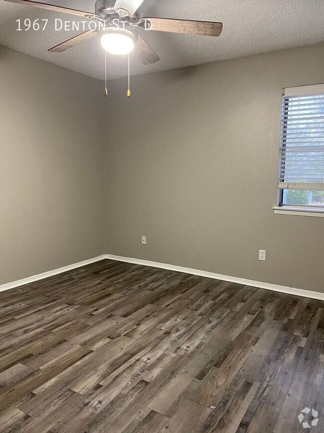 Building Photo - $500 moves you in Unit D Rental