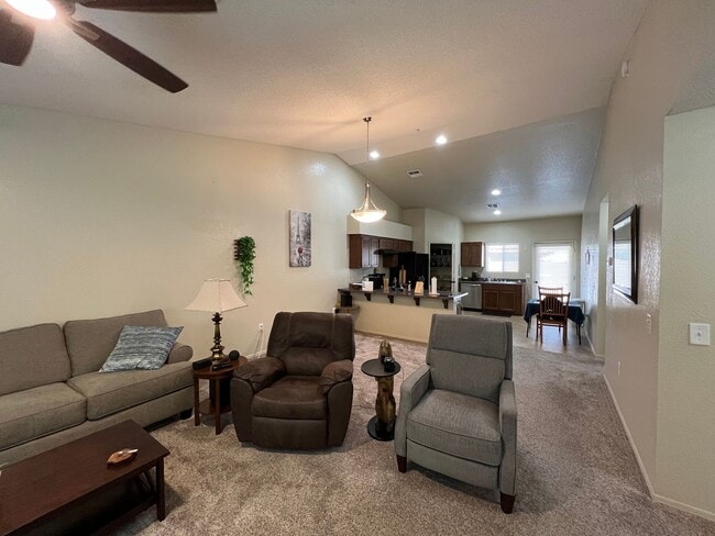 Photo - HOME CLOSE TO THE COLLEGE!