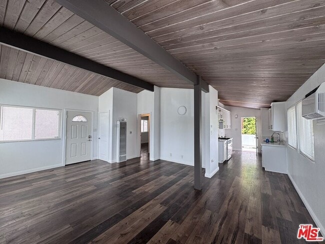 Building Photo - 4419 W Rosecrans Ave Unit 4421 1/2