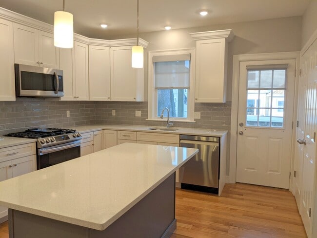 Photo - 16 Bowen Ave Unit 1