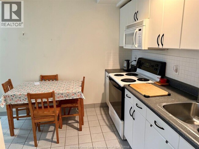 Photo - 1679 Drouillard Rd Unit 3