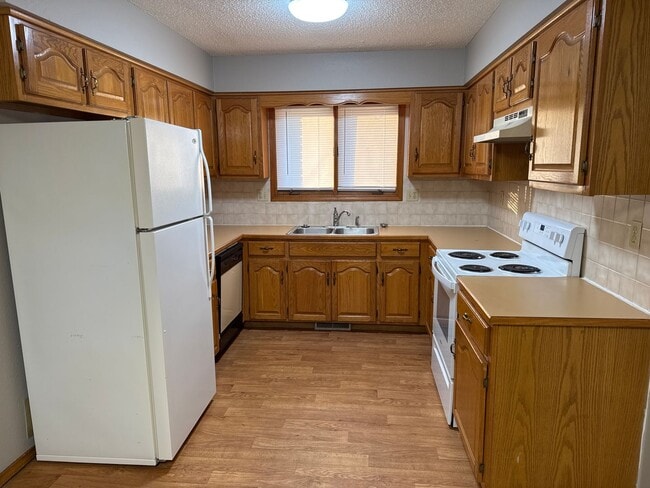 Photo - 2 Bedroom 2 Bathroom Duplex in Southwest Springfield! $995! Kickapoo School District!