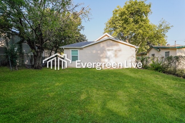 Photo - 2805 Walker St