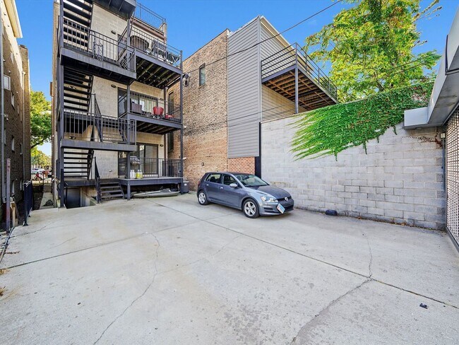 Photo - 2430 W Iowa St Unit 1