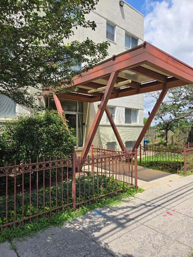 Building Photo - 1501 27th St SE Unit 204 Rental