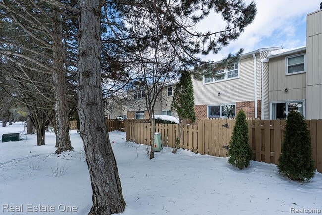 Photo - 5075 Buckingham Pl Dr