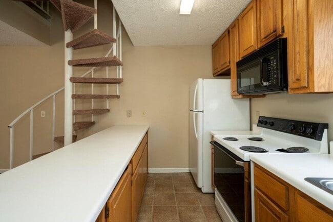 Photo - Courtyard Condominiums #08