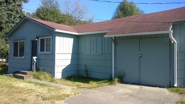 Building Photo - Cozy 1 Bd and 1 Ba apartment for rent in stand alone building. Unit 1