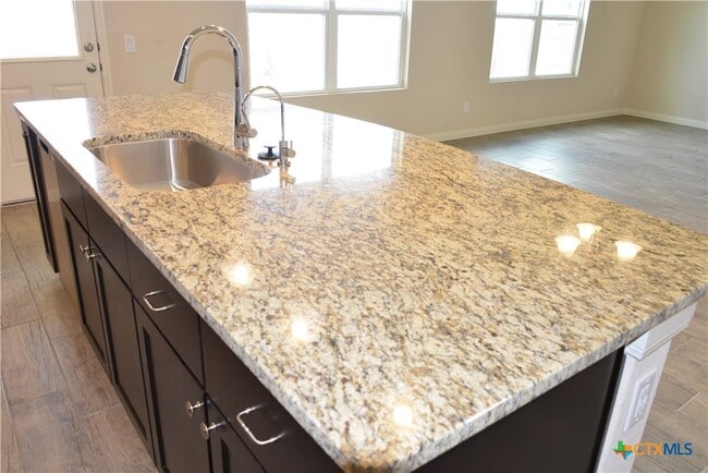 Photo - 741 Farmers Dell