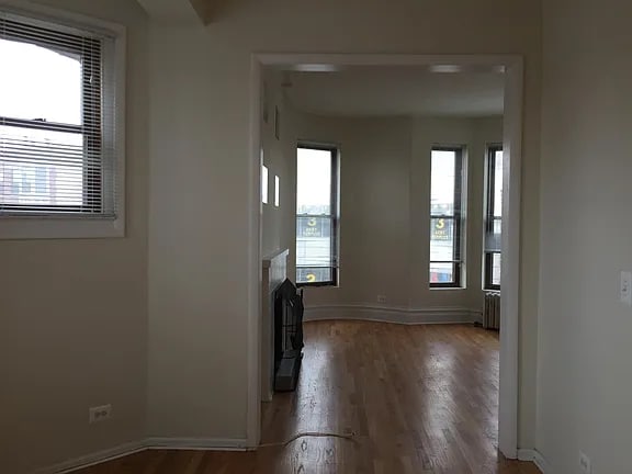 Photo - 902 W Belmont Ave Unit 3