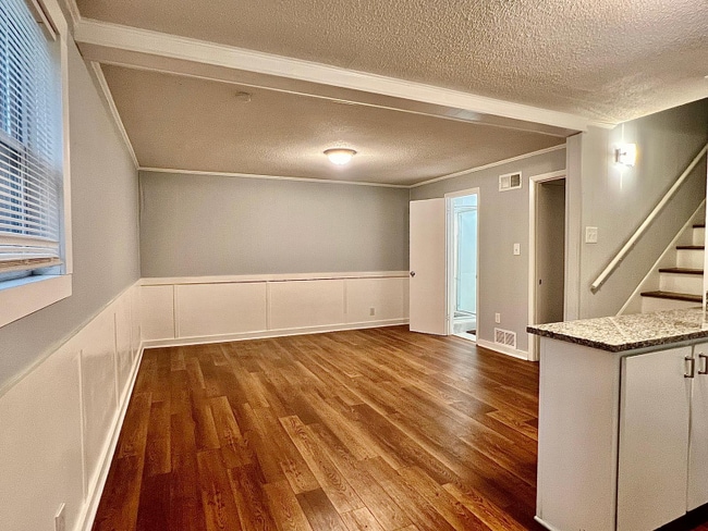 Photo - 5615 Southampton Rd