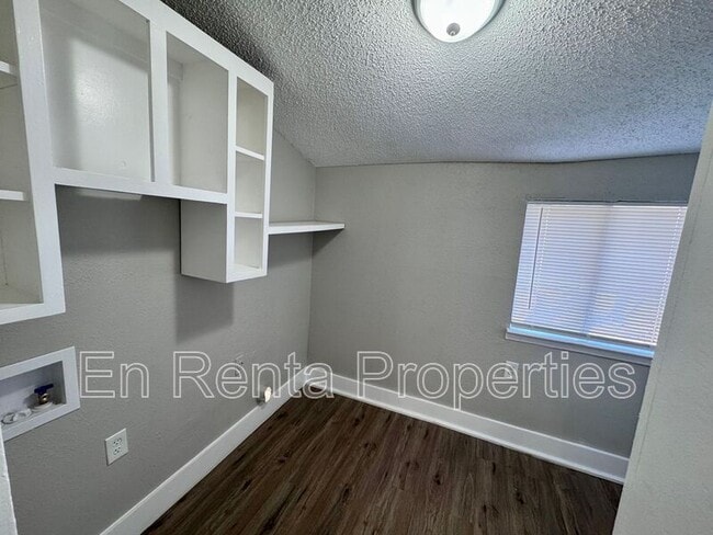 Photo - 716 W Broadus St