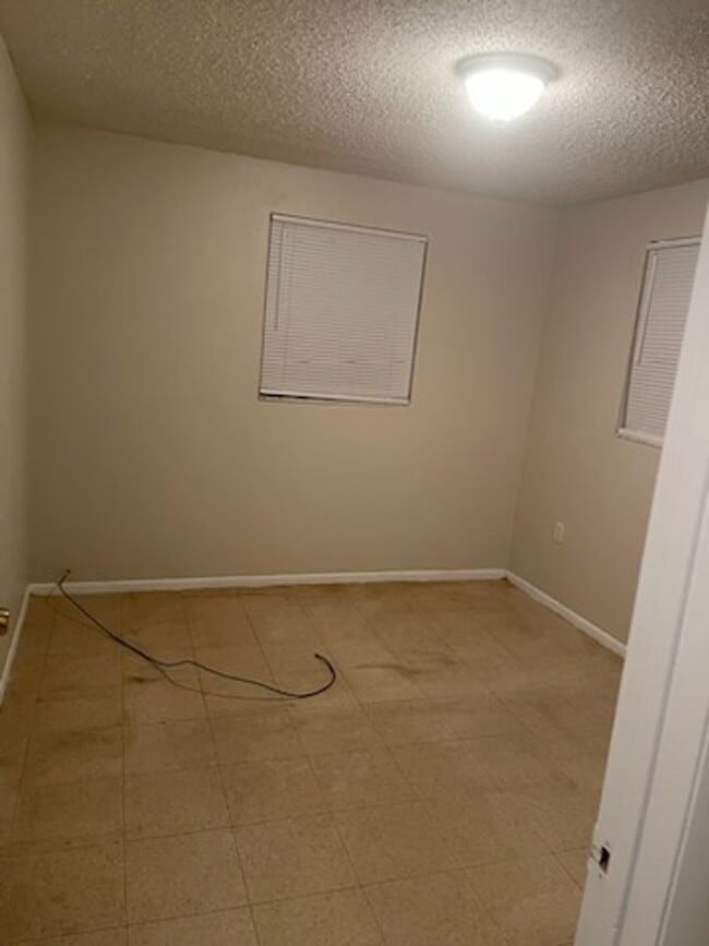 Photo - 2 Bedroom 1 Bath Duplex For Rent at 7068 C...