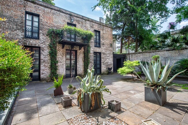 Photo - 111 W Charlton St