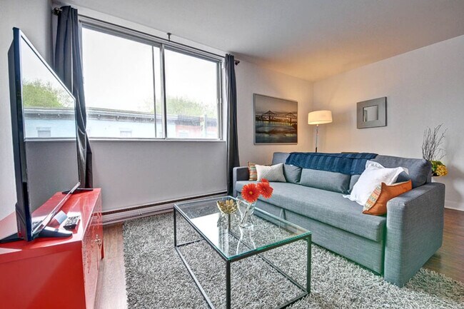 Photo - 1379 Rue Ontario E Unit ID1244612P