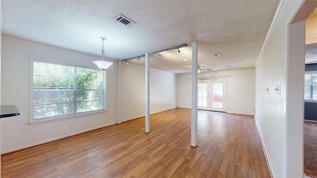 Photo - 2401 Cornell Dr