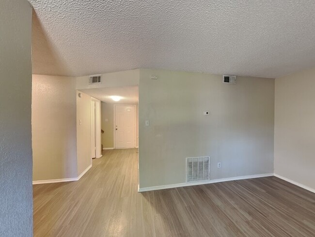 Photo - 852 NW Summercrest Blvd