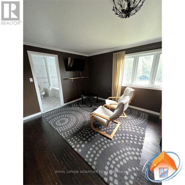 Photo - 72 Whitehorn Crescent