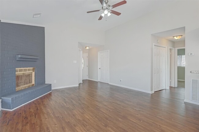 Photo - 16938 Enchanted Cir E