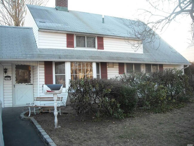 Photo - 267 Elm Dr S House