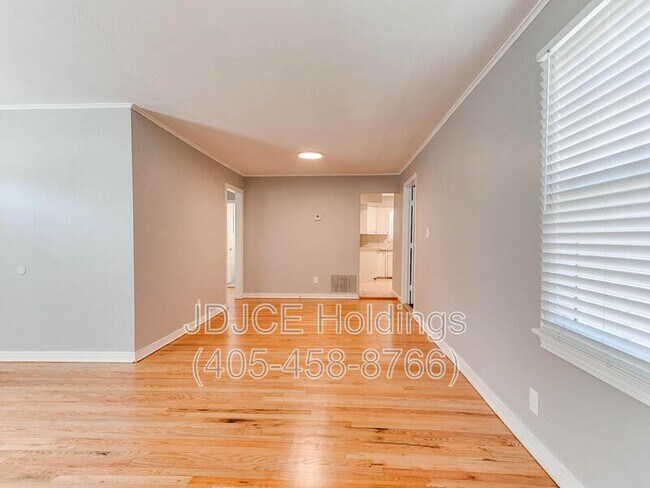 Photo - 513 E Northrup Dr