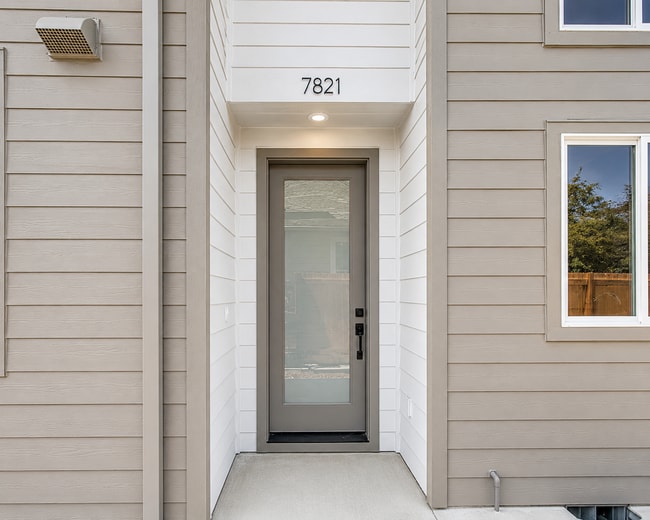 7819-7825 SE Tolman St.