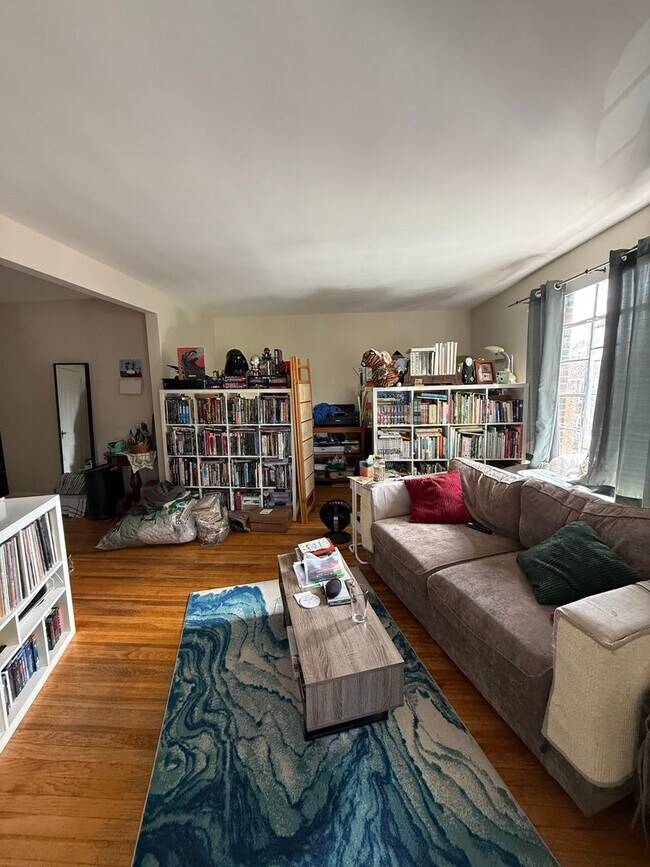 Photo - Sunny, Spacious Brighton / Cleveland Circle Area 1 Bed on Strathmore Rd.  NO FEE