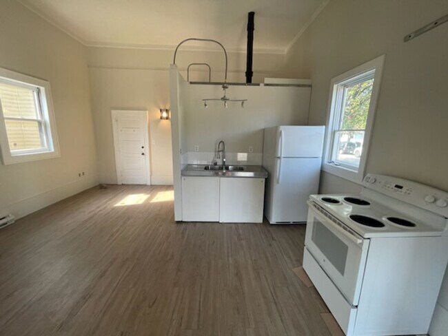 Photo - 1317-1319 Forest Street N Unit 1319