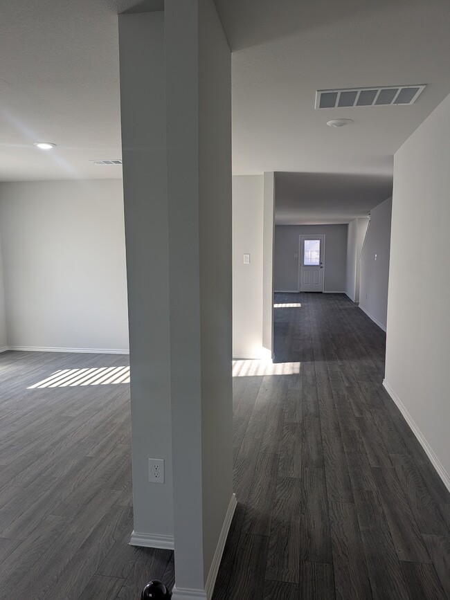 Photo - 1704 Dwelling Pl