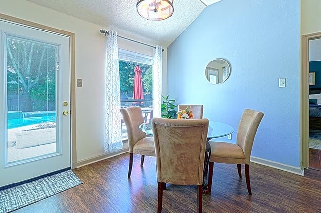 Photo - 1305 Marigold Way