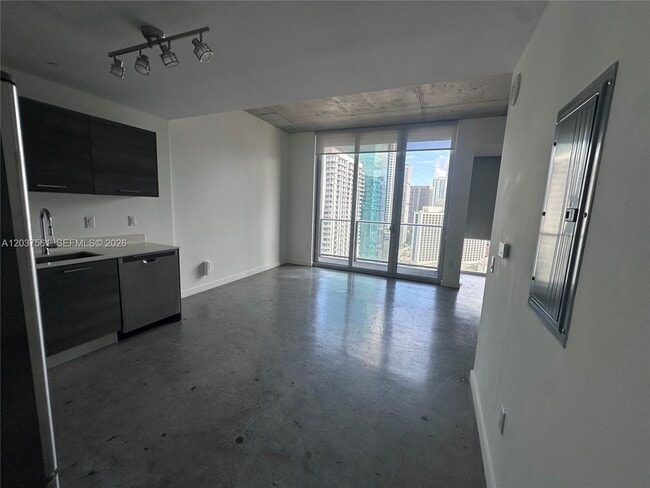 Building Photo - 151 SE 1st St Unit 2405