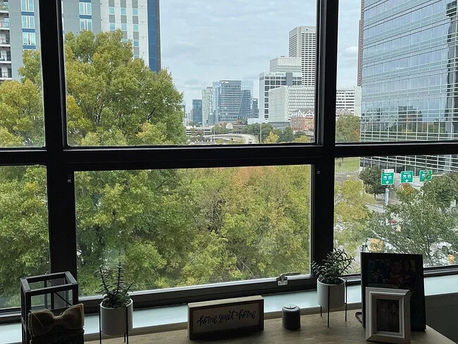 Photo - 115 W Peachtree Pl NW Unidad 410