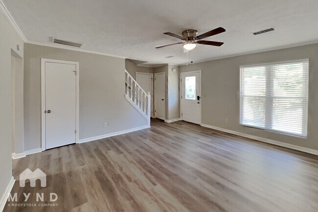 Photo - 2139 Victoria Pl