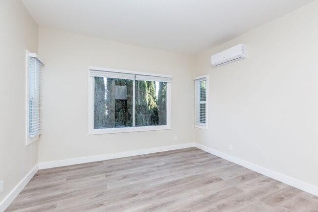 Photo - 2510 Central