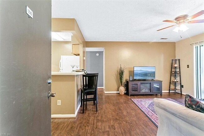 Photo - Modern First-Floor with Private Patio in Hampton Club