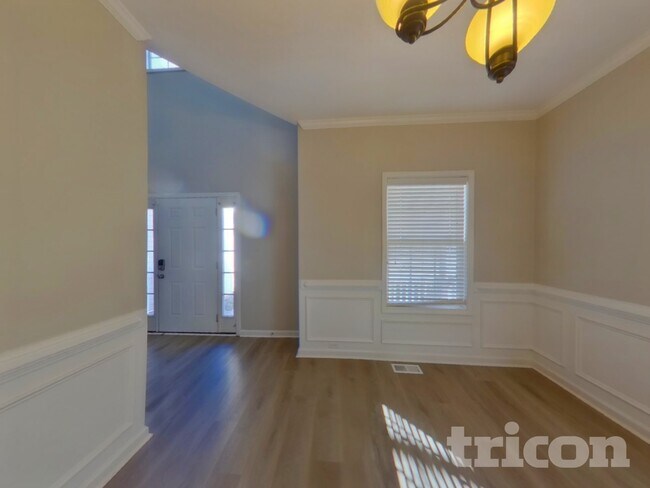 Photo - 374 Madison Ave