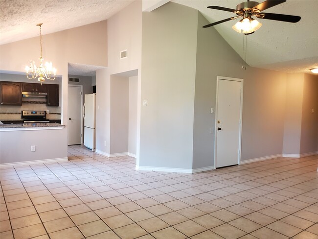 Photo - 16315 Thistleglen Dr