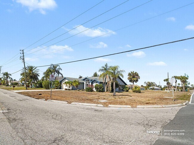 Photo - 527 Rotonda Cir