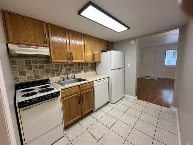 Building Photo - 417 Walker St Rental
