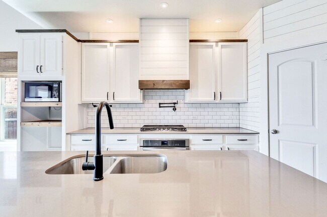 Photo - 217 Andele Way